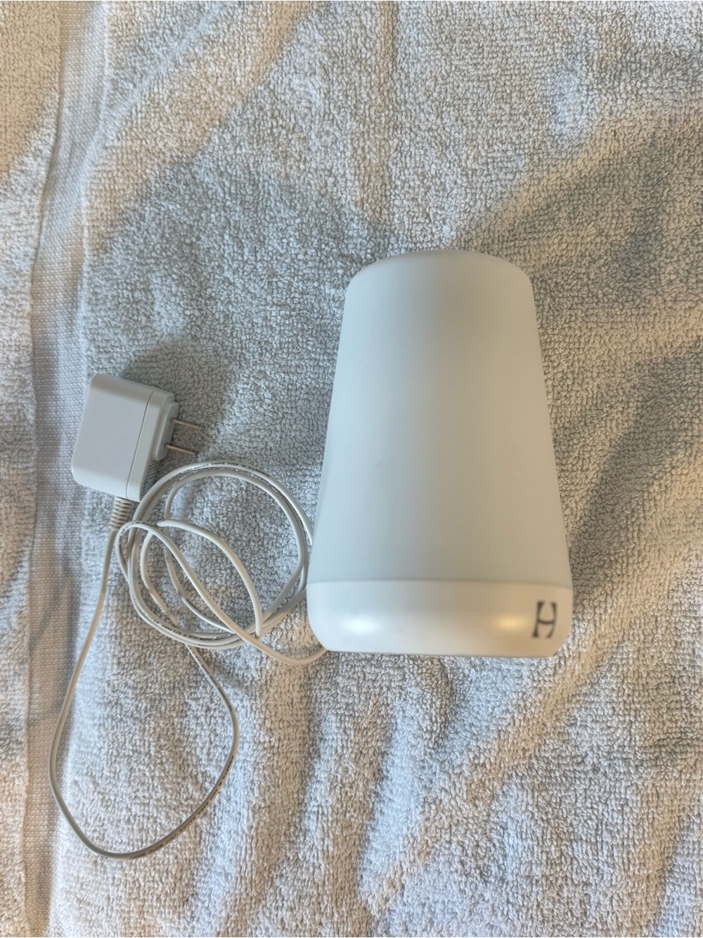 Hatch Baby Sound Machine and night light sleep trainer -Gently Used